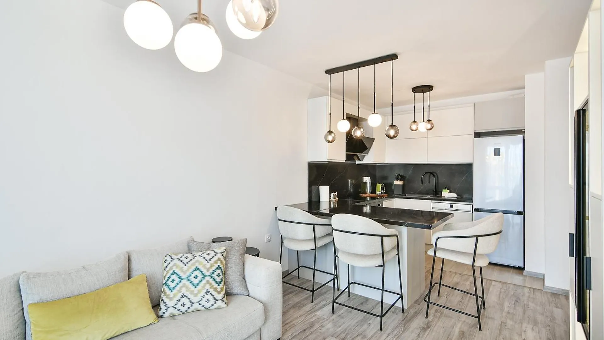 Super Luxury Flat For 2 In Deluxe Azur Apartment Varna
